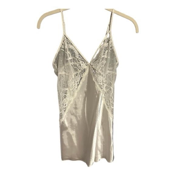 Luxurious White Lace Slip - Picture 3 of 6